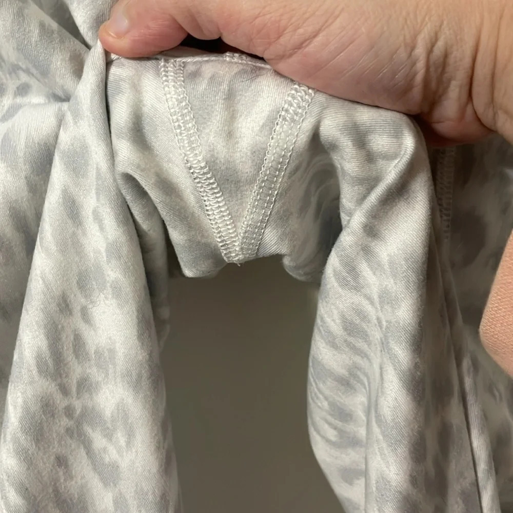 💰Jockey Animal Print Capris Leggings With Pockets Size Small - Picture 4 of 6